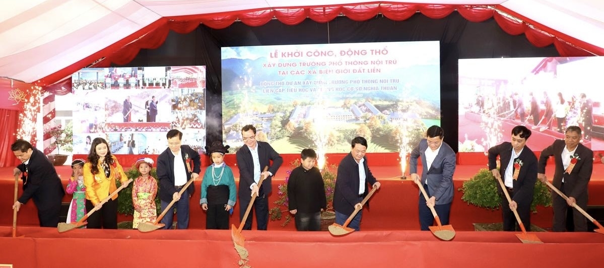 tuyen quang dong loai khoi cong xay dung 11 truong pho thong noi tru lien cap hinh anh 1