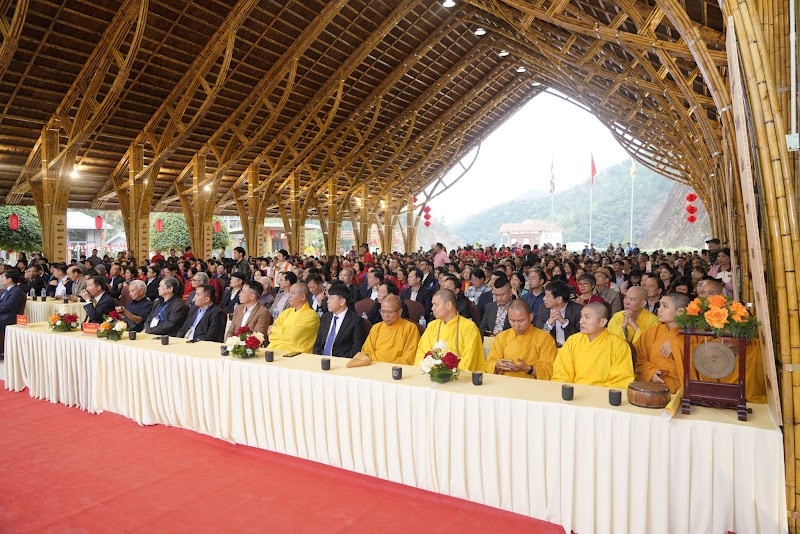 cao diem xuan 2026 hang ngan du khach tim ve coi nguon ngoa van hinh anh 1