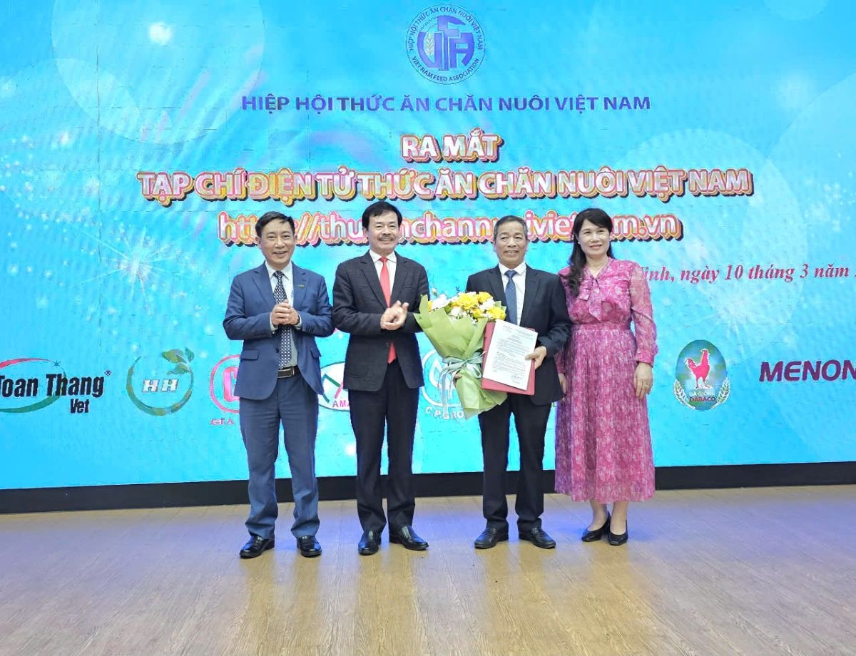 ra mat tap chi dien tu thuc an chan nuoi viet nam hinh anh 2