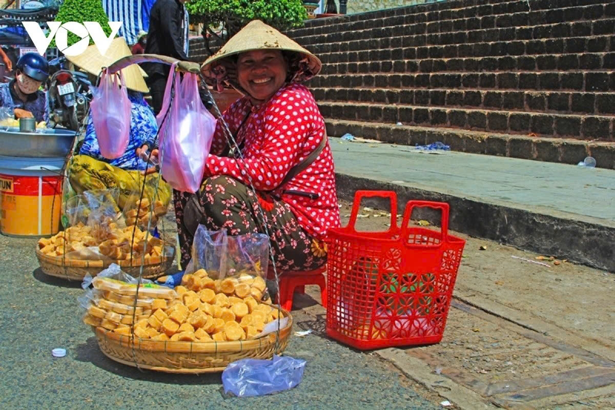 the sweet craft of palm sugar in an giang picture 11