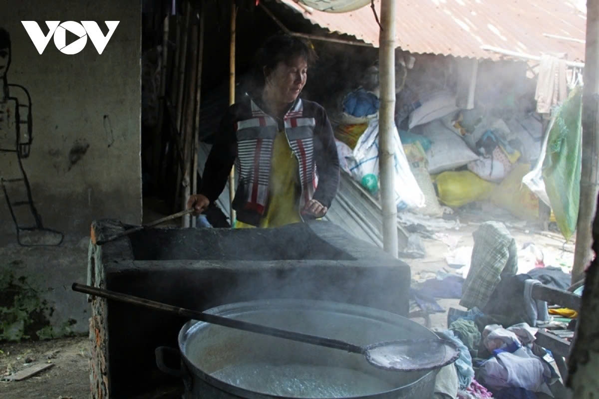 the sweet craft of palm sugar in an giang picture 5