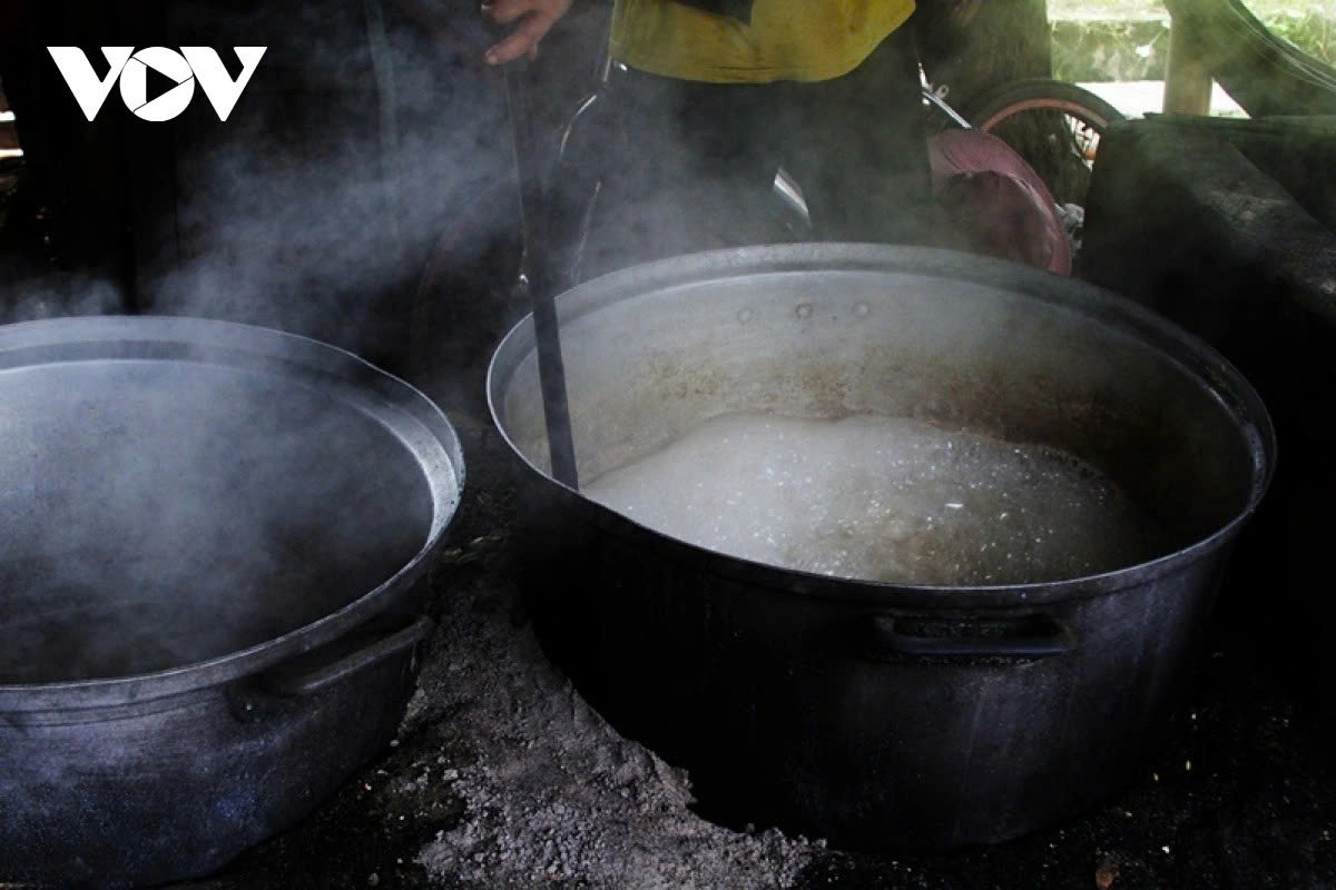 the sweet craft of palm sugar in an giang picture 6