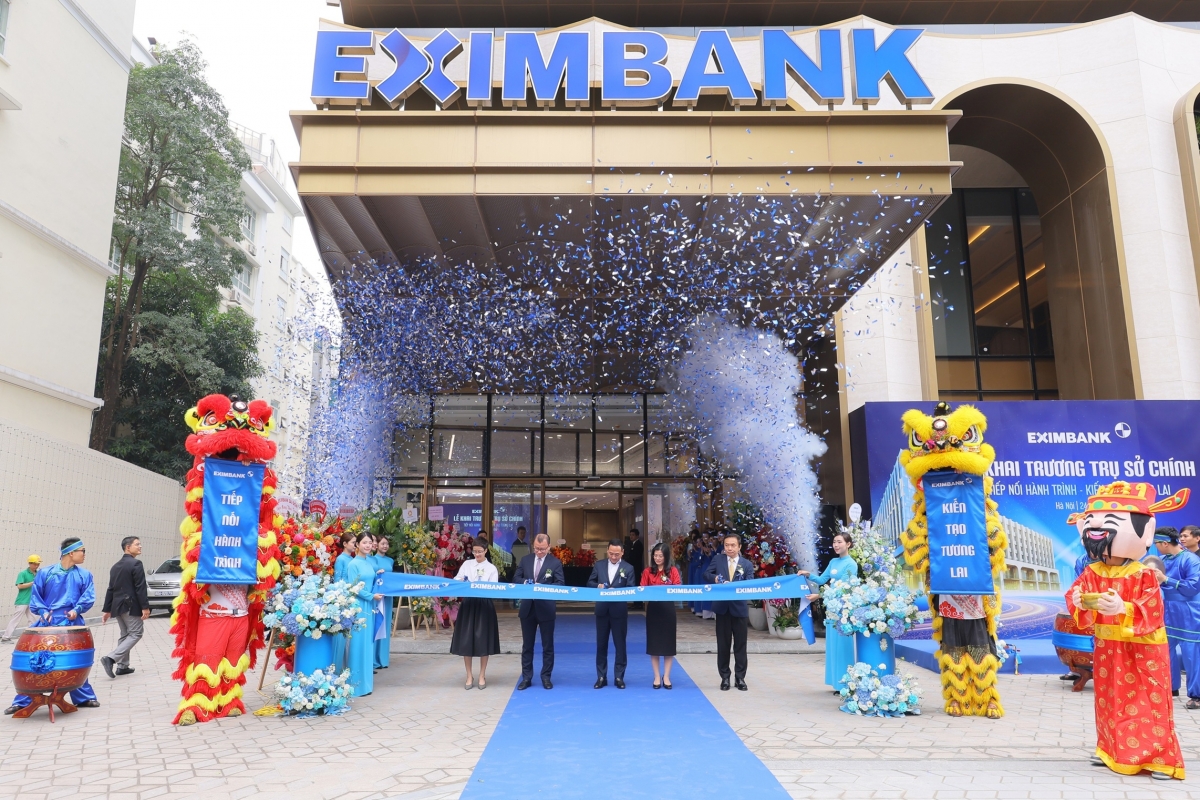eximbank chuyen tru so chinh ra ha noi, tang cuong ket noi thi truong tai chinh hinh anh 1