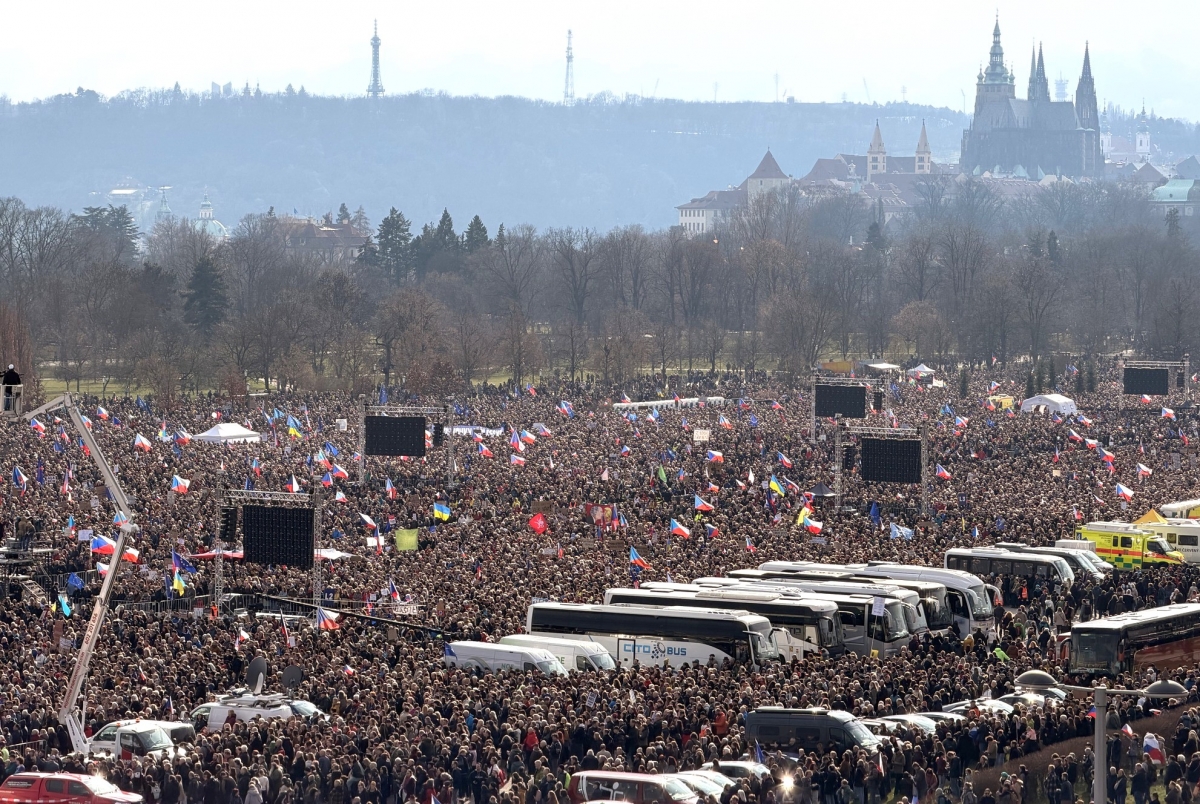 bieu tinh quy mo lon tai sec thach thuc vai tro lien minh cam quyen hinh anh 1