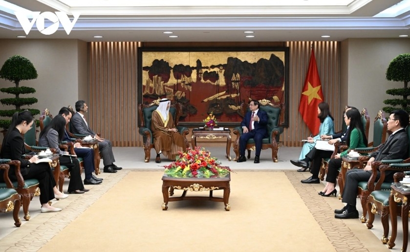 pm urges follow-up on outcomes of phone talks with uae president picture 2