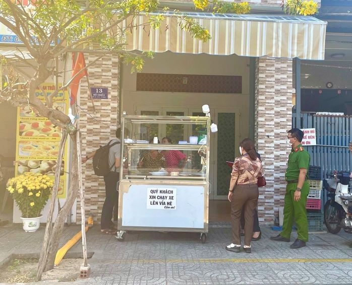 dozens hospitalised after eating banh mi in ho chi minh city picture 1