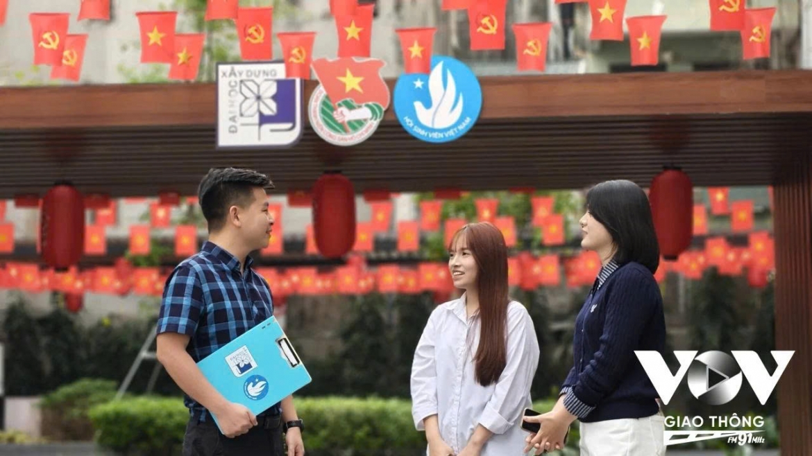 nhung cong dan lan dau tien cam tren tay chiec the cu tri hinh anh 21