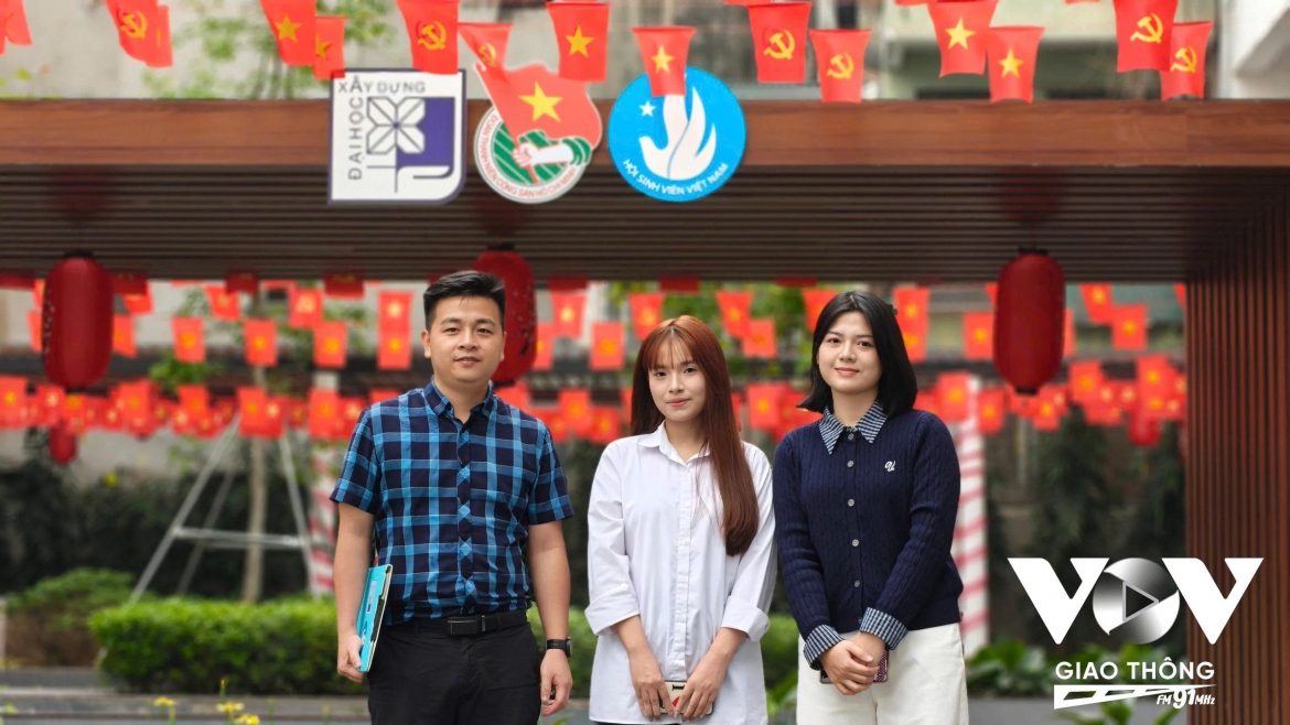 nhung cong dan lan dau tien cam tren tay chiec the cu tri hinh anh 22