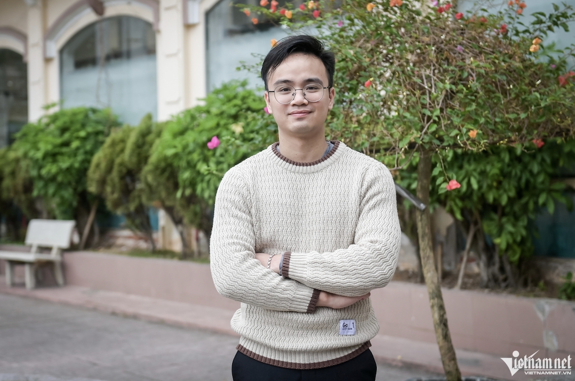 alumnus returns as mentor, fulfilling his high school dream picture 1