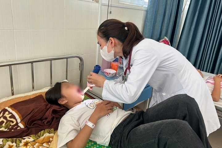 vi sao banh mi de gay ngo doc hang loat hinh anh 1