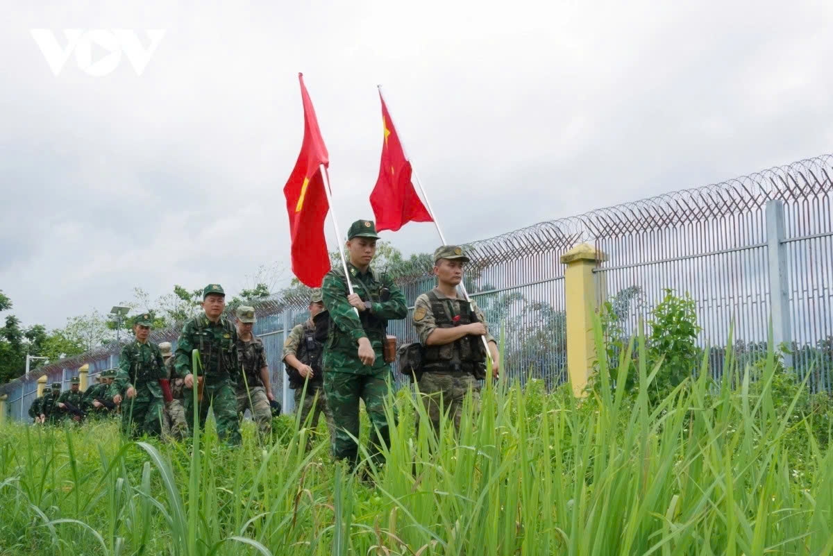 border guards stand firm in sovereignty and community service picture 4