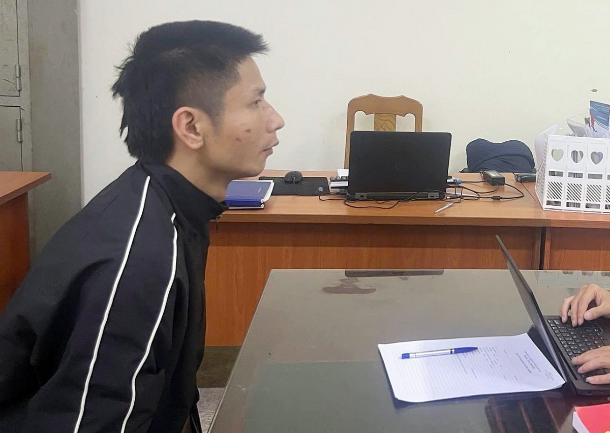 tam giu doi tuong cam dao bat nguoi di duong quy lay o ha noi hinh anh 1