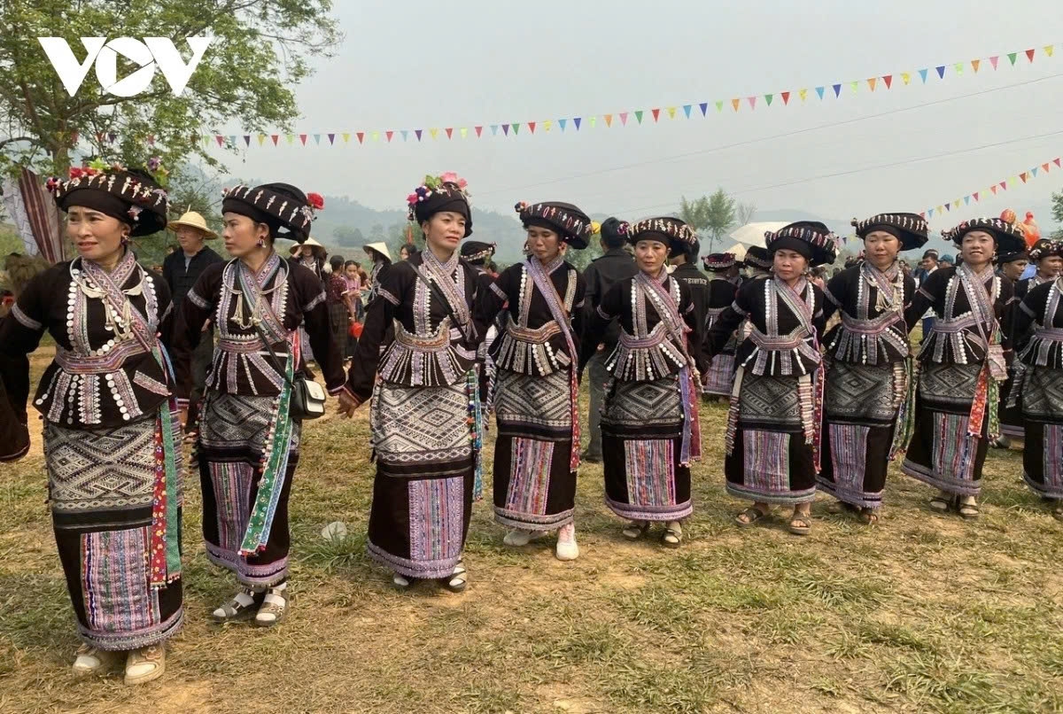 bun voc nam festival comes alive along nam mu stream picture 11