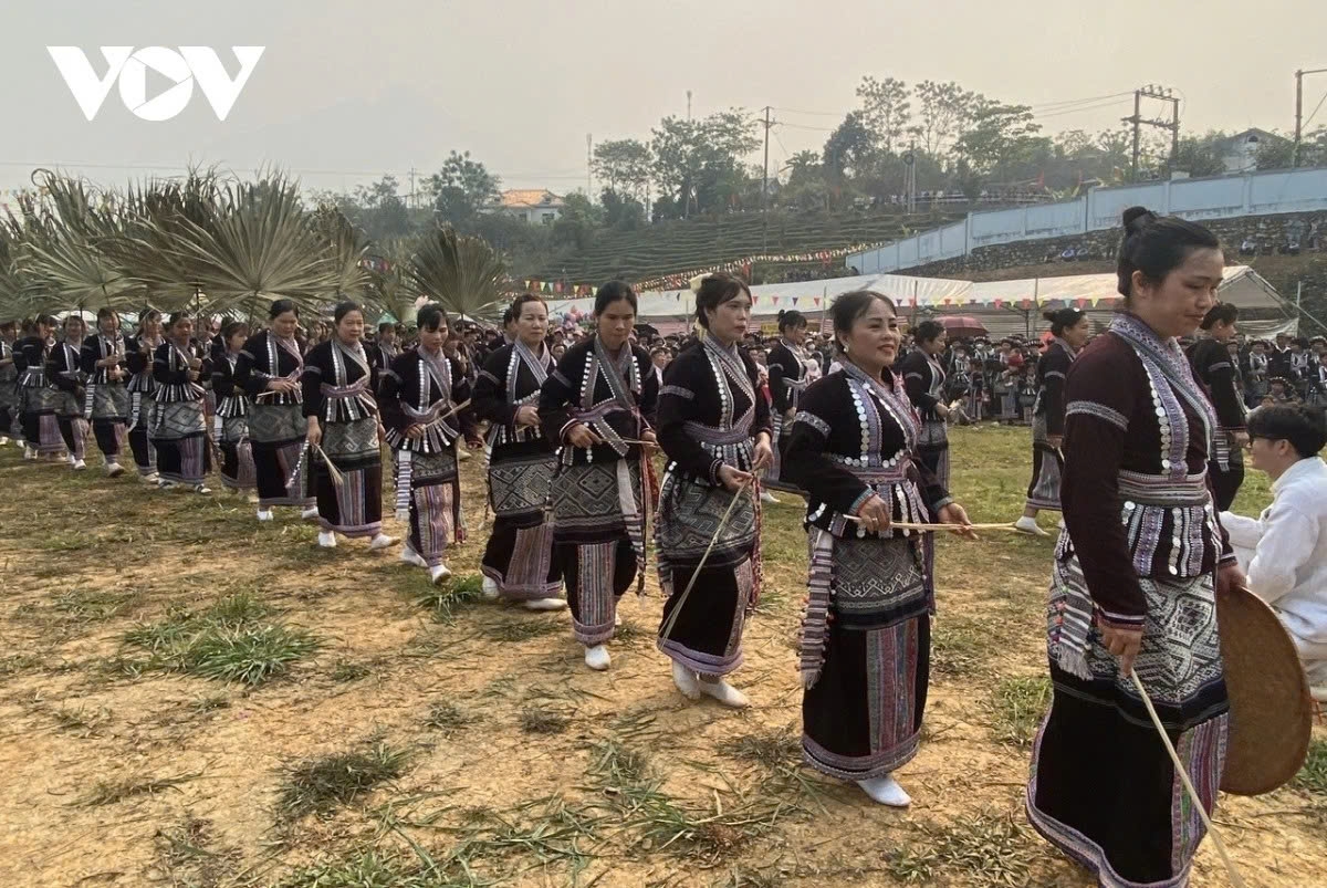 bun voc nam festival comes alive along nam mu stream picture 13