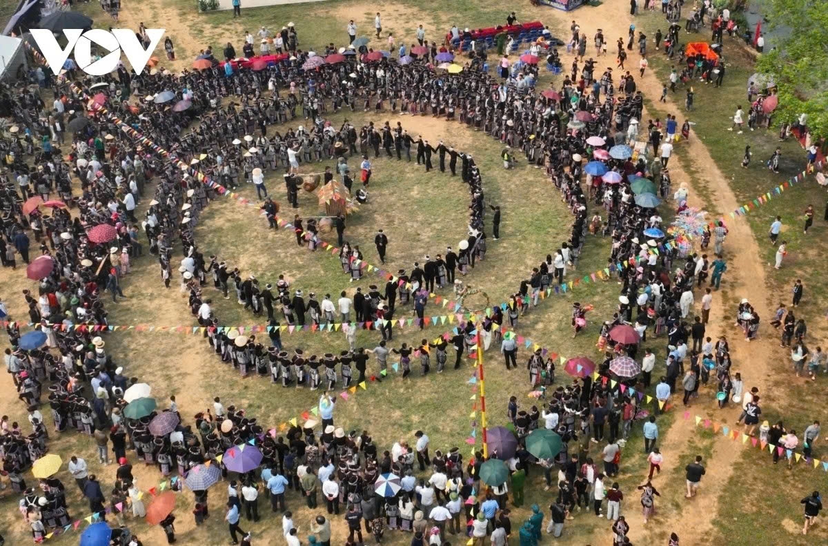 bun voc nam festival comes alive along nam mu stream picture 18