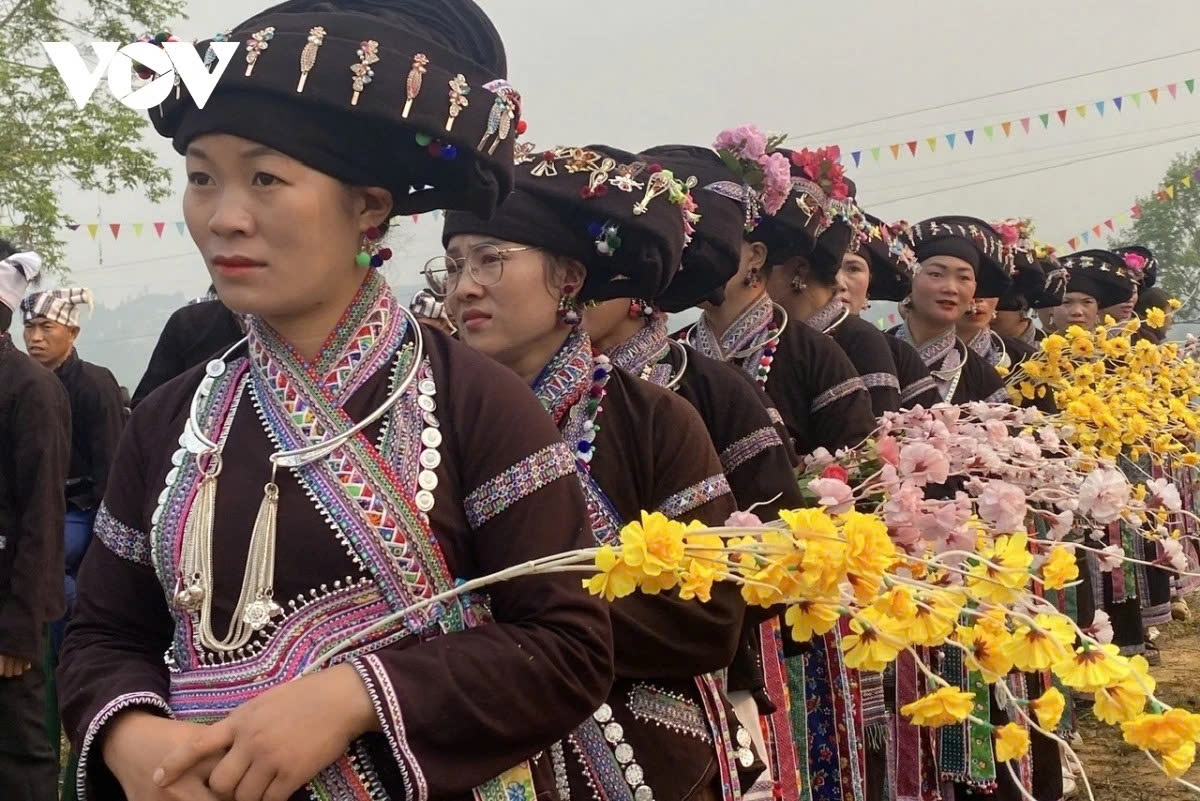 bun voc nam festival comes alive along nam mu stream picture 4