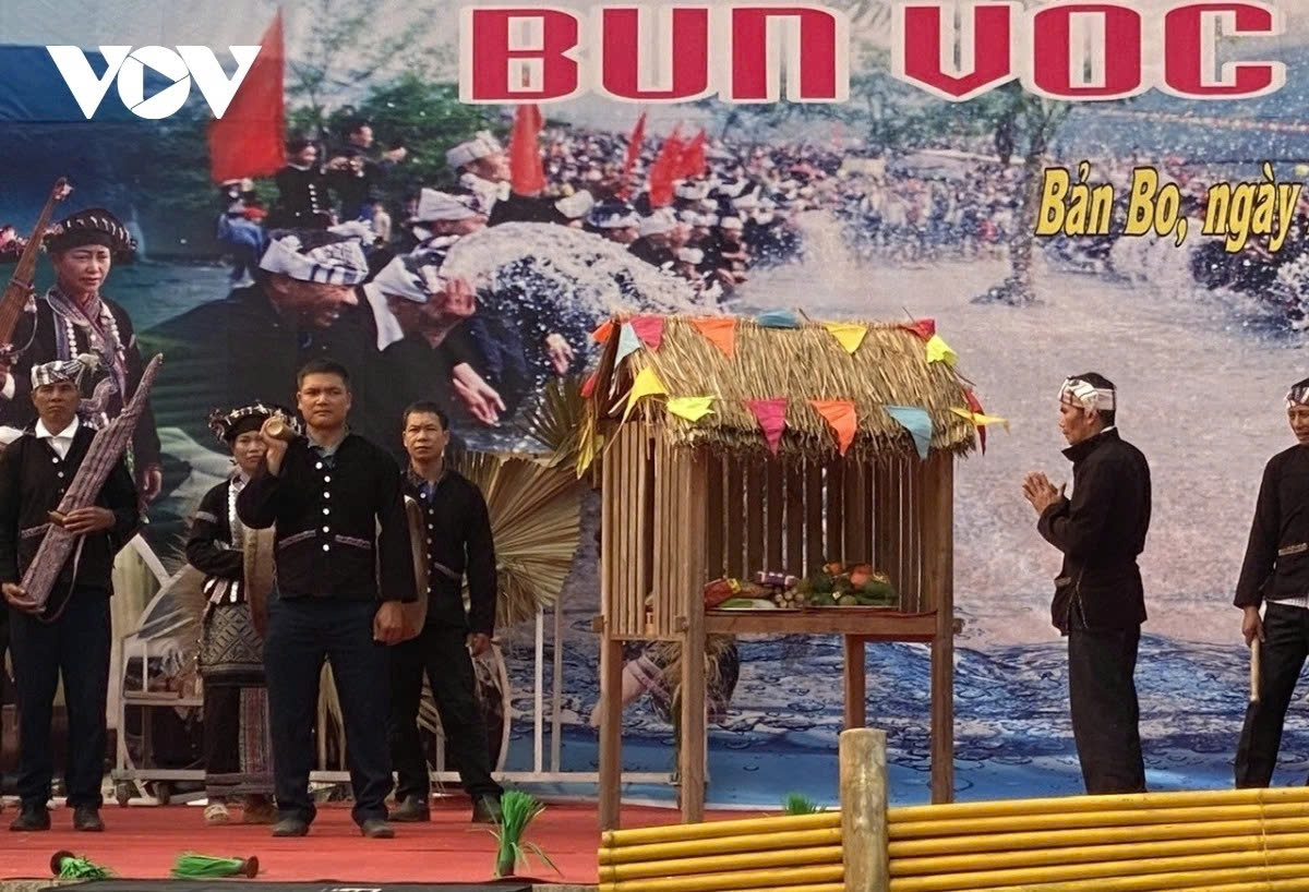 bun voc nam festival comes alive along nam mu stream picture 9