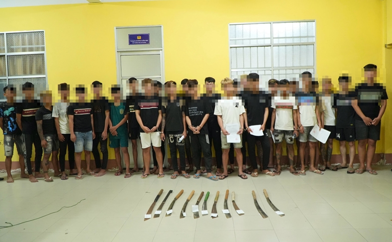 Khởi tố nhóm đối tượng dùng dao tự chế gây rối trật tự công cộng