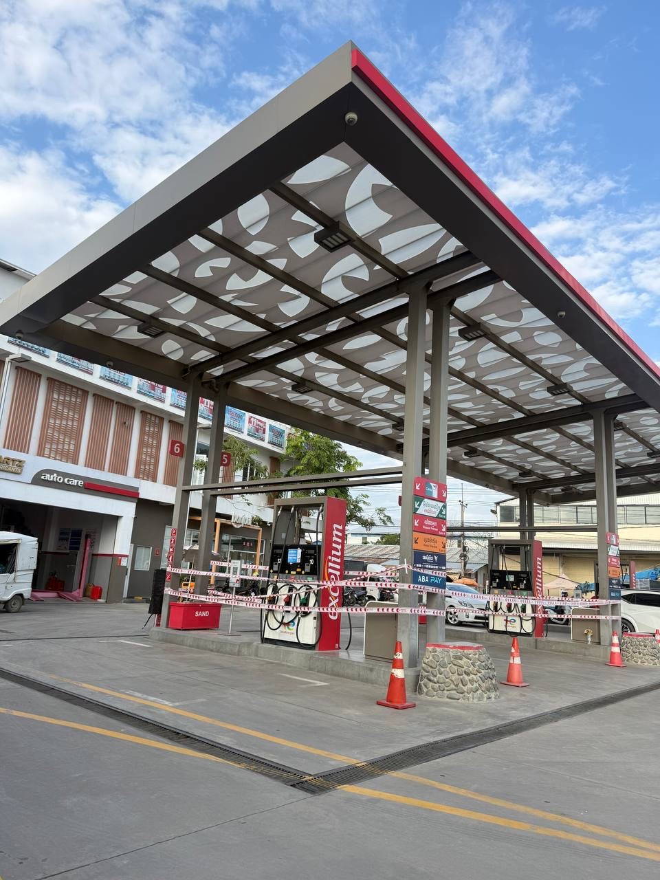 Chính phủ Campuchia cảnh báo sẽ đóng cửa những cây xăng găm hàng trục lợi