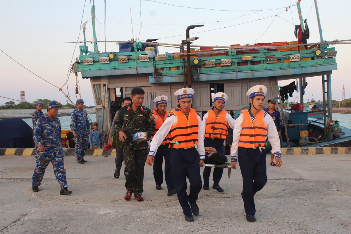 ngu dan bi tai nan lao dong duoc cuu chua kip thoi tai dao song tu tay hinh anh 1