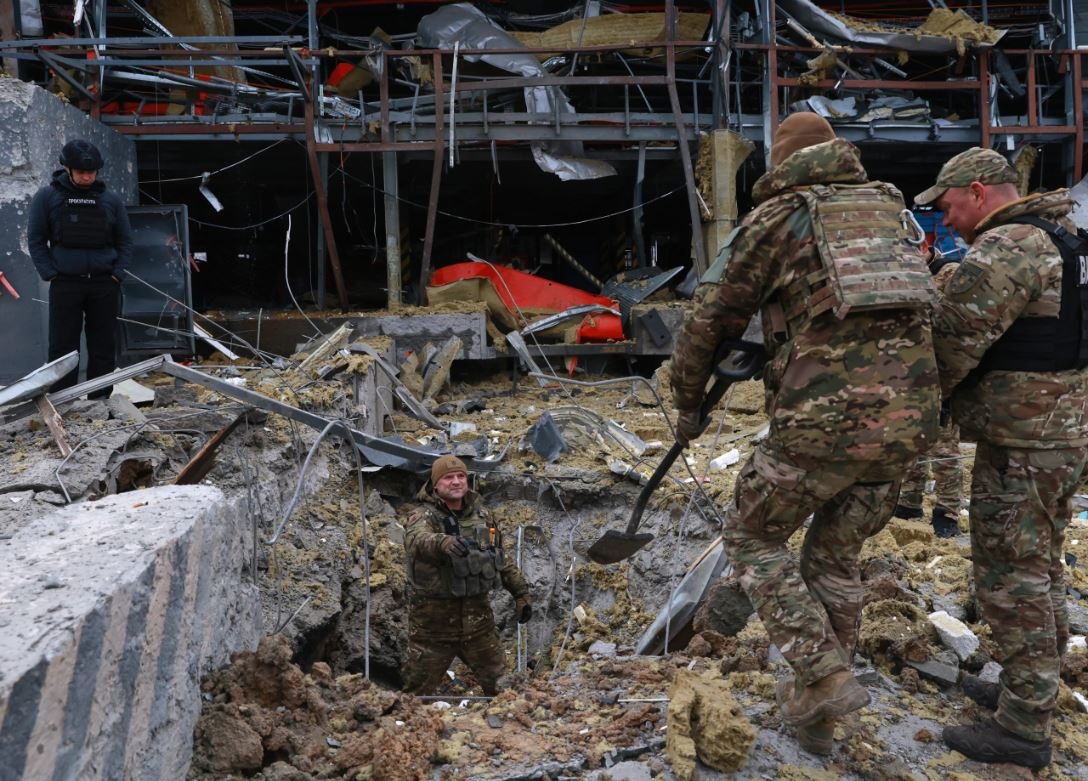 nga chuan bi don luc tan cong, ukraine lo hut da giua khung hoang kep hinh anh 1