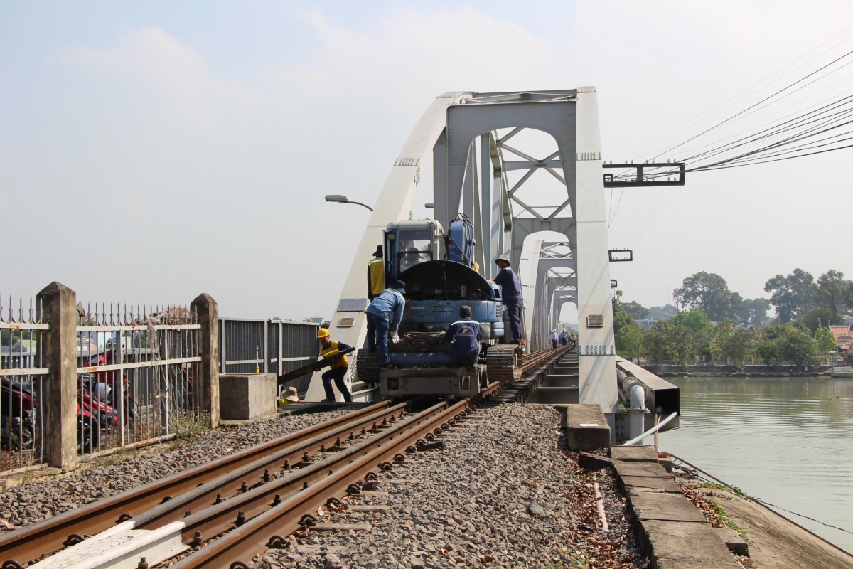 thong tuyen duong sat bac nam qua cau ghenh sau su co sa lan hinh anh 2