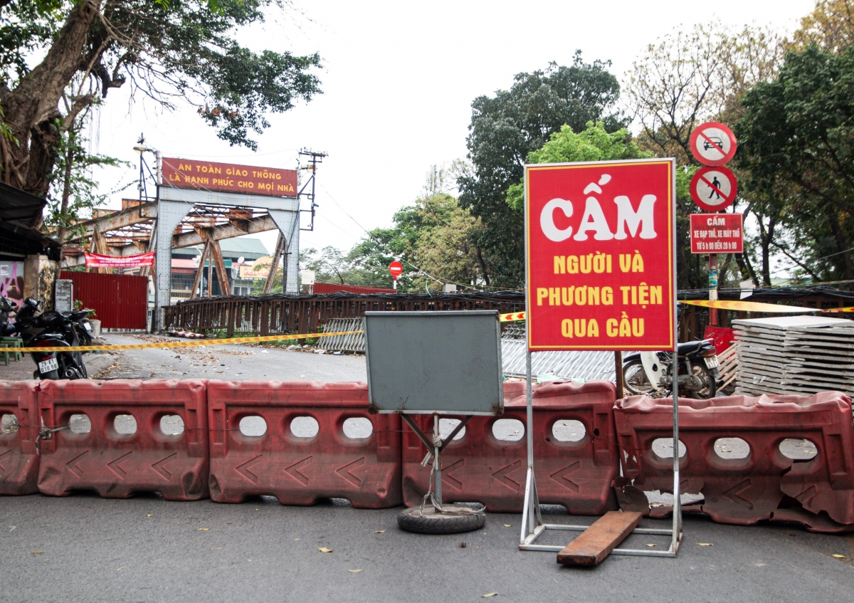 Dựng rào chắn, cấm cầu Long Biên phục vụ thi công sửa chữa trong 60 ngày
