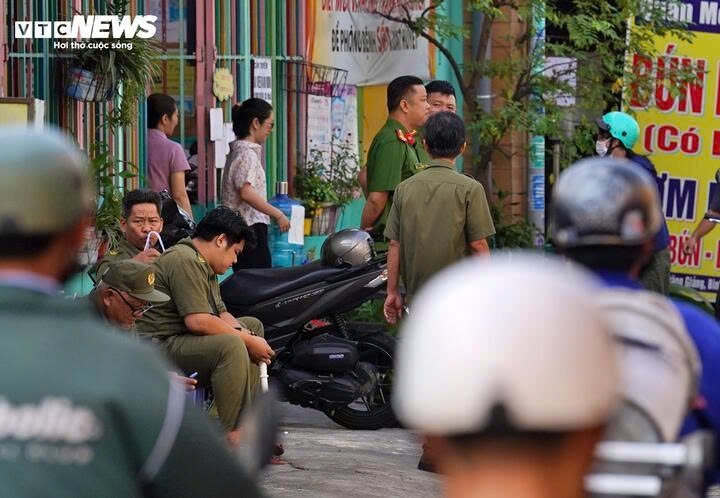 nhan chung ke giay phut lua bung len o quan lau chay khien 2 me con tu vong hinh anh 2