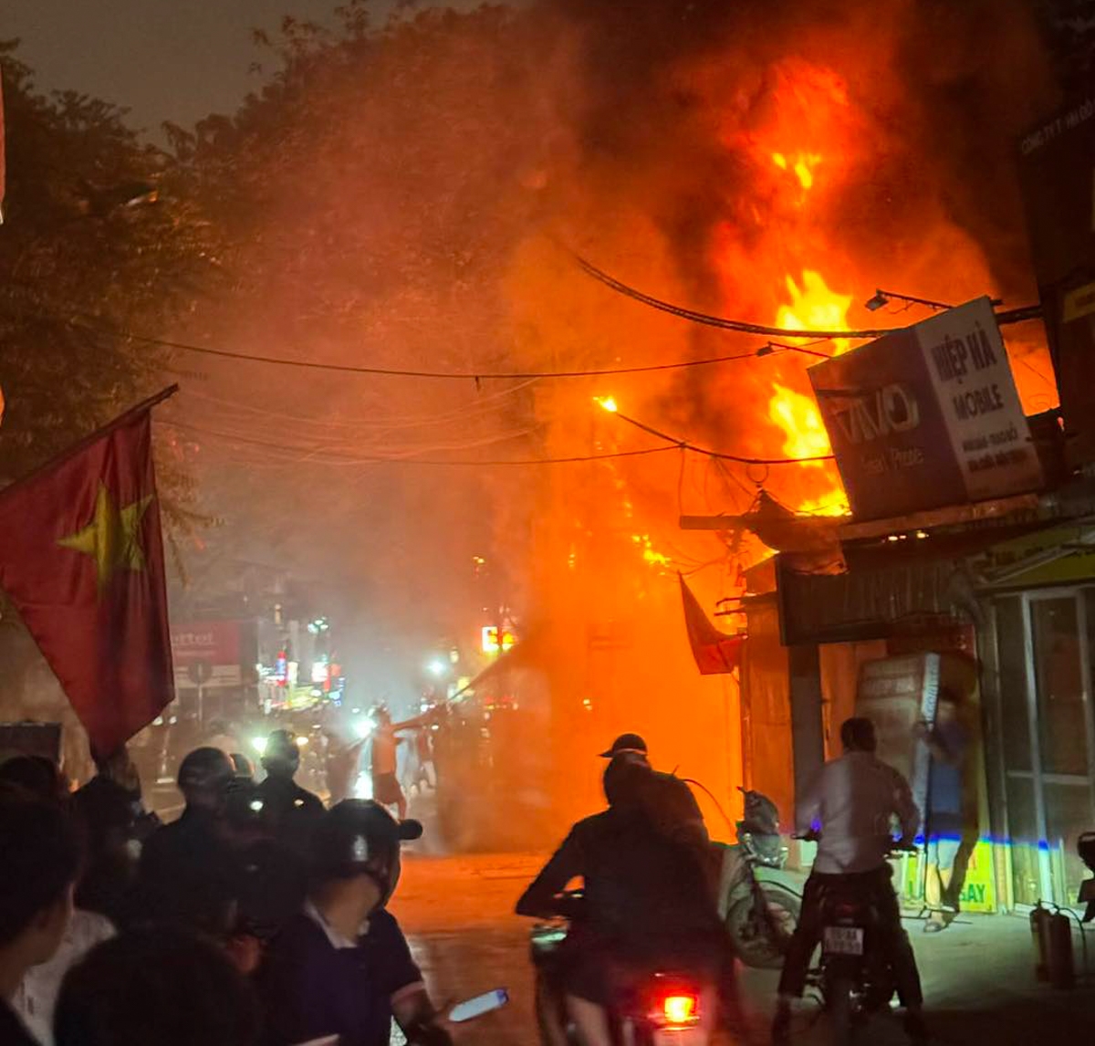 lien tiep xay ra 2 vu chay trong dem 19 3 o ha noi hinh anh 1