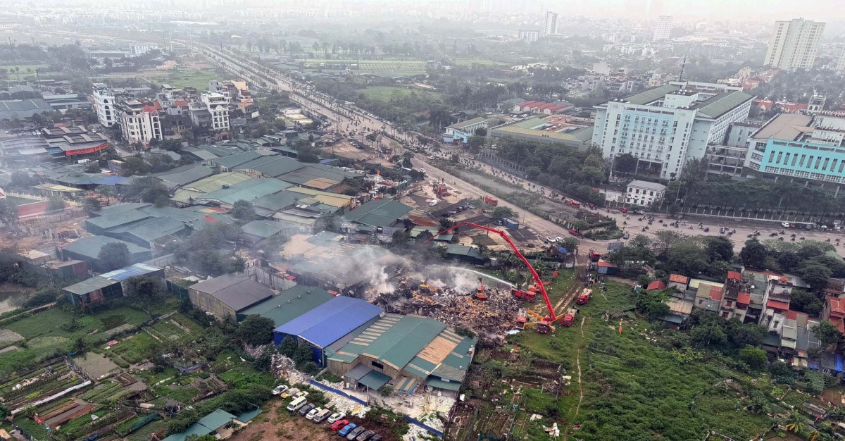 mot nguoi tu vong trong vu chay xuong go 6.000m2 gan vien k tan trieu hinh anh 8