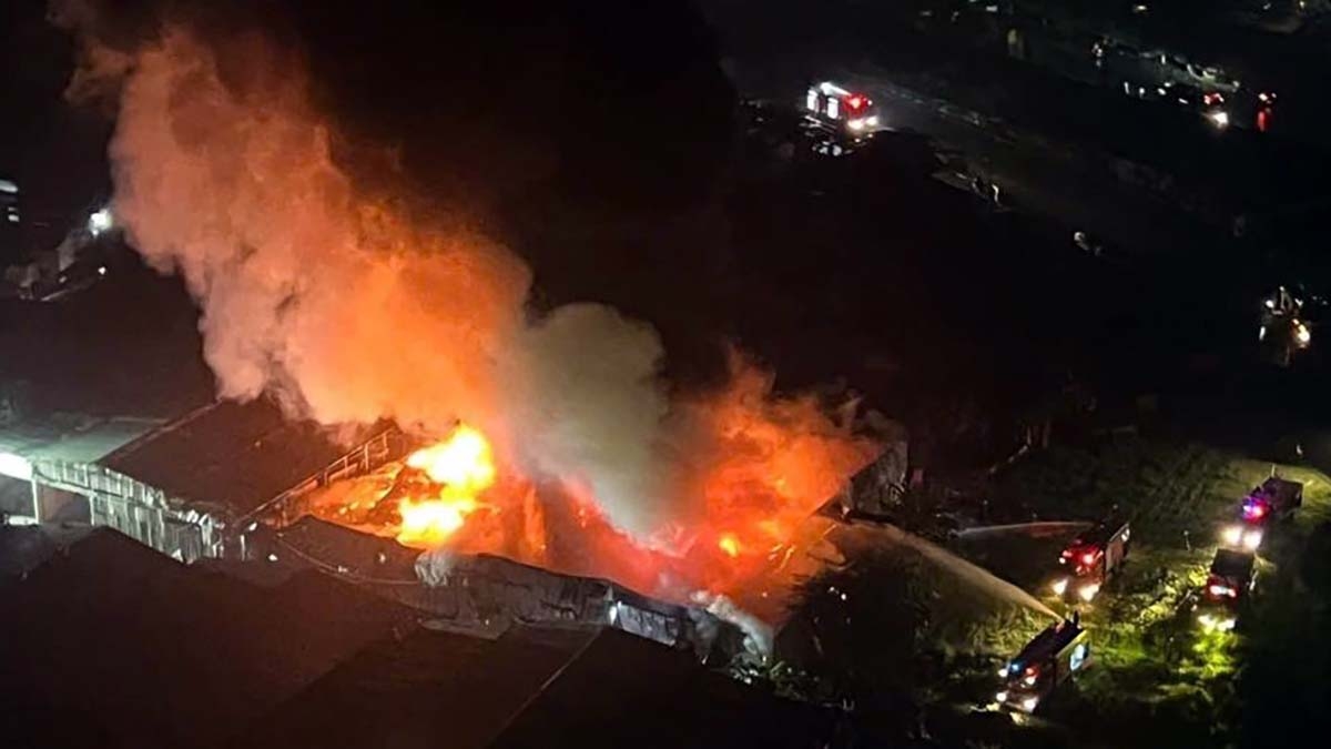 mot nguoi tu vong trong vu chay xuong go 6.000m2 gan vien k tan trieu hinh anh 2