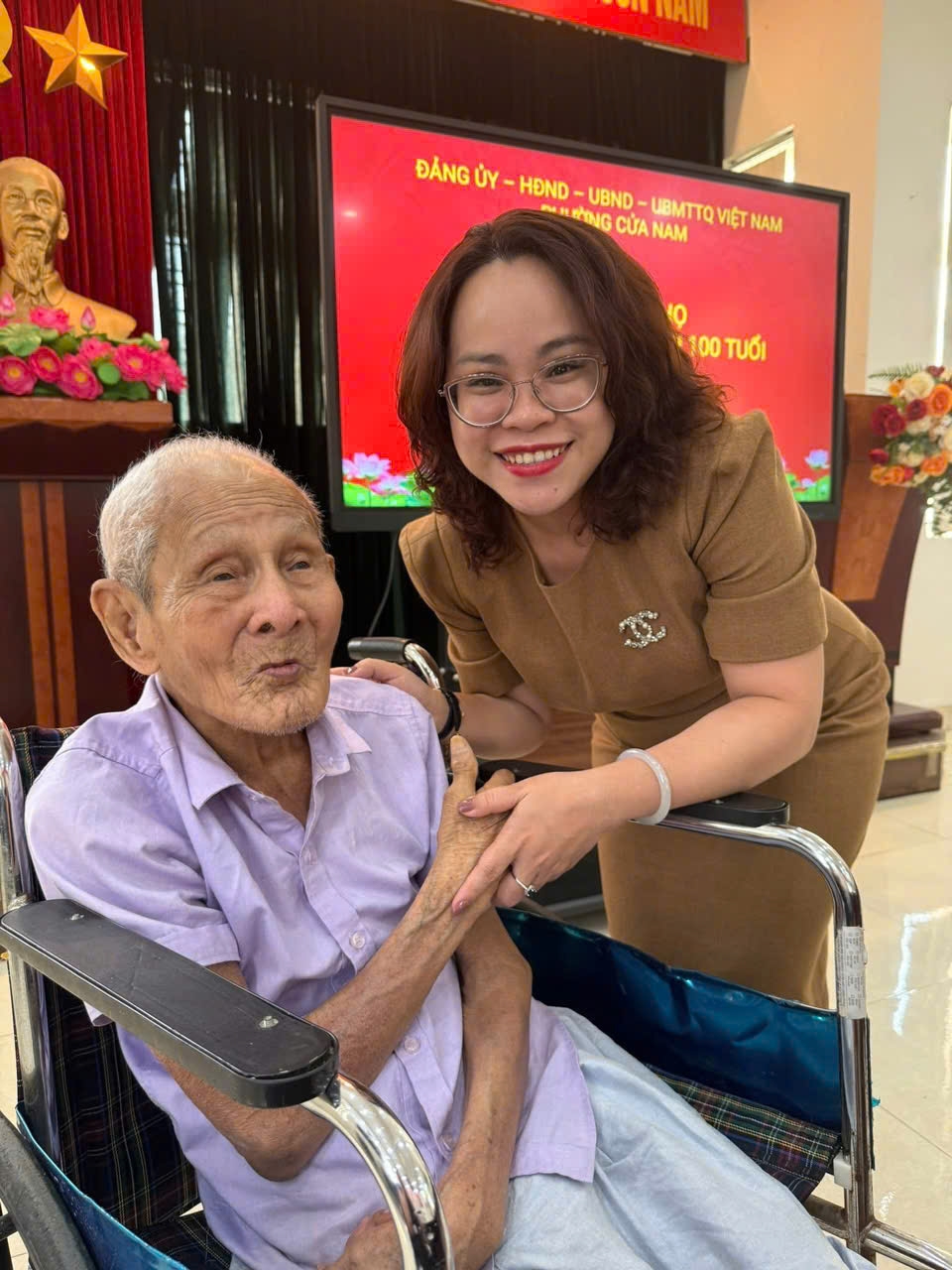phu nu tham chinh hanh trinh lanh dao tu trach nhiem den cong hien hinh anh 5