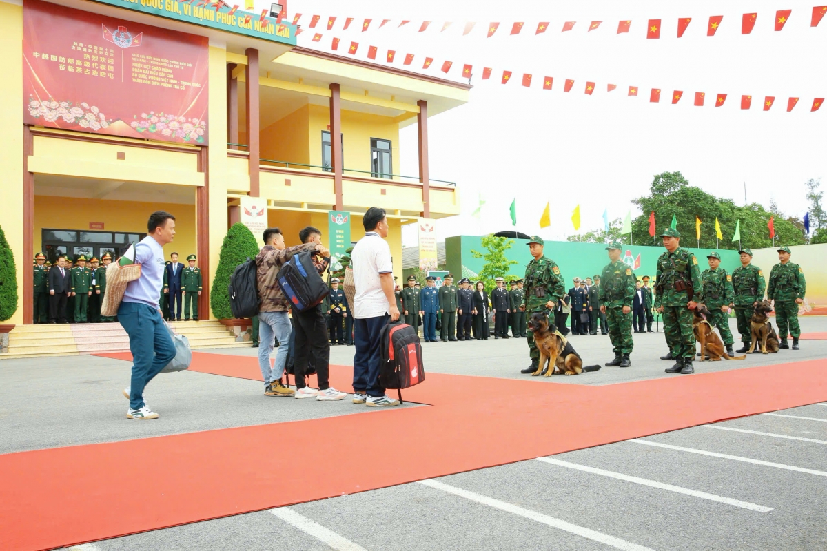 xem cho nghiep vu trinh dien tuan tra phat hien, bat toi pham ma tuy hinh anh 3