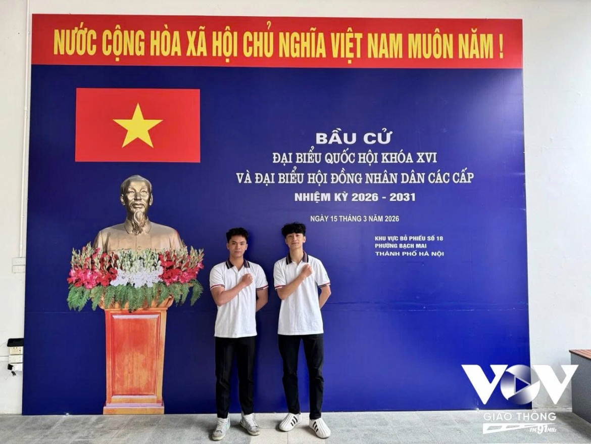 nhung cong dan lan dau tien cam tren tay chiec the cu tri hinh anh 8