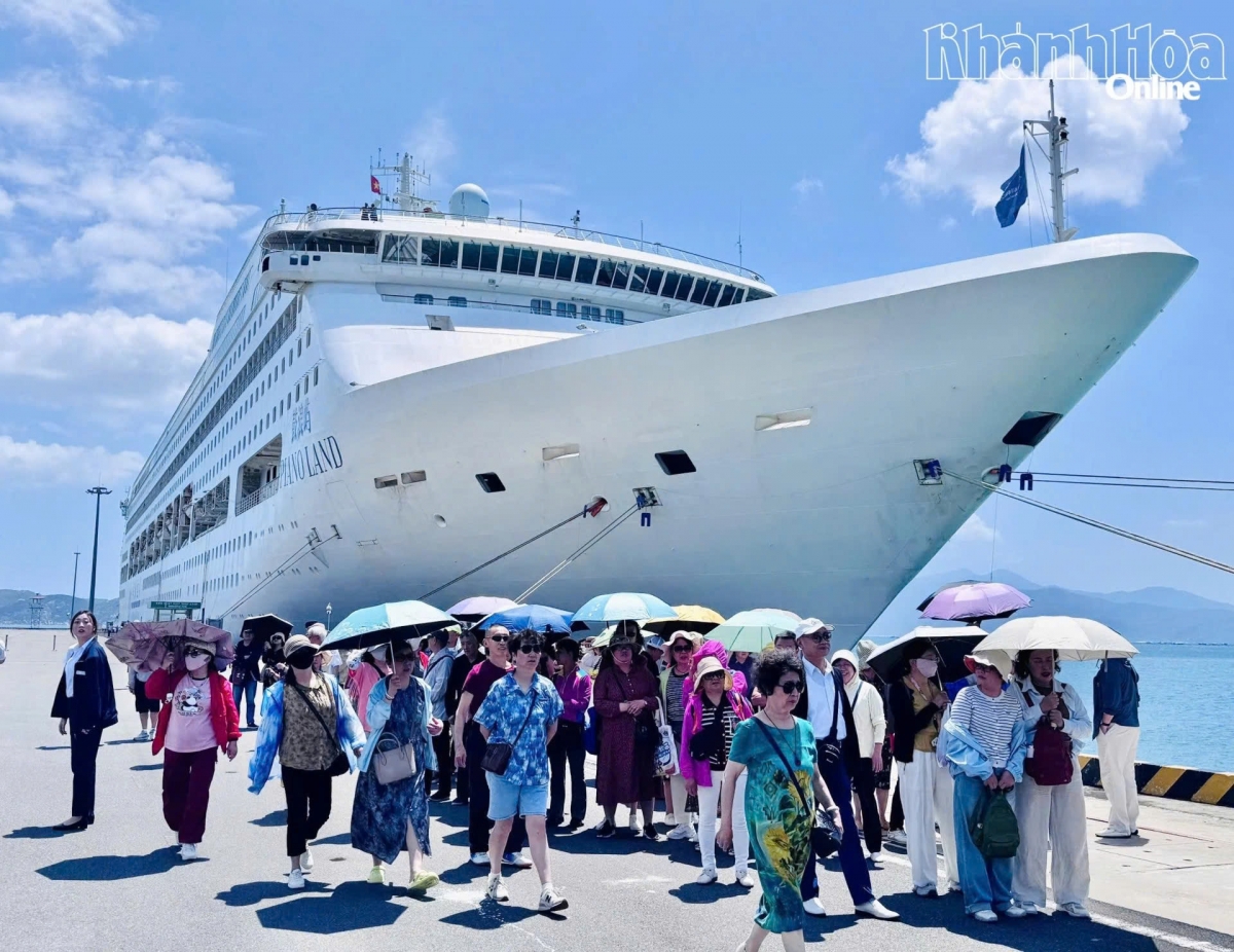 khanh hoa welcomes piano land cruise ship with 1,600 passengers picture 1