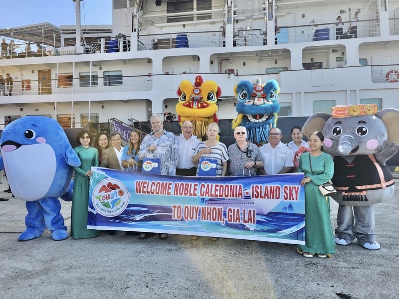 quy nhon greets island sky cruise ship with 180 passengers on board picture 1