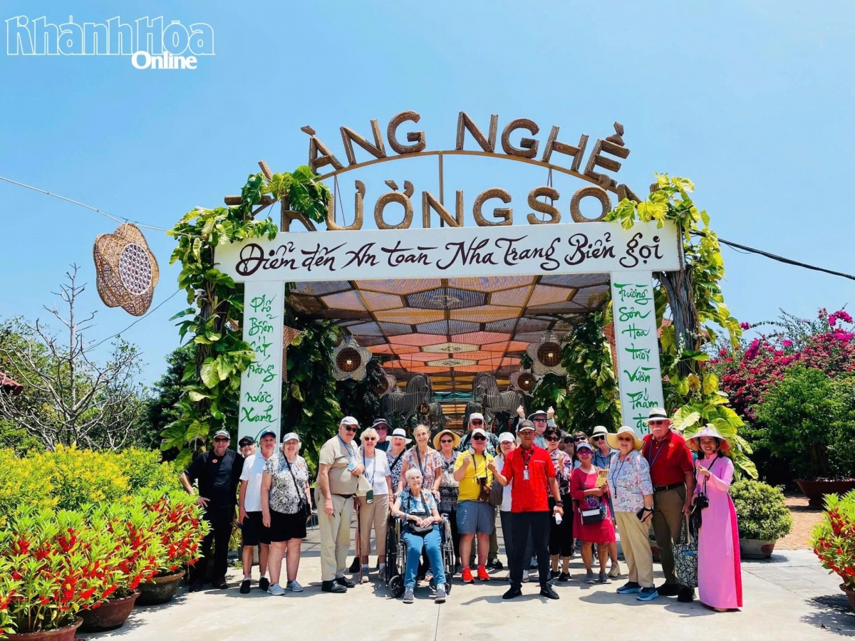 coral princess brings 1,800 international visitors to khanh hoa picture 1