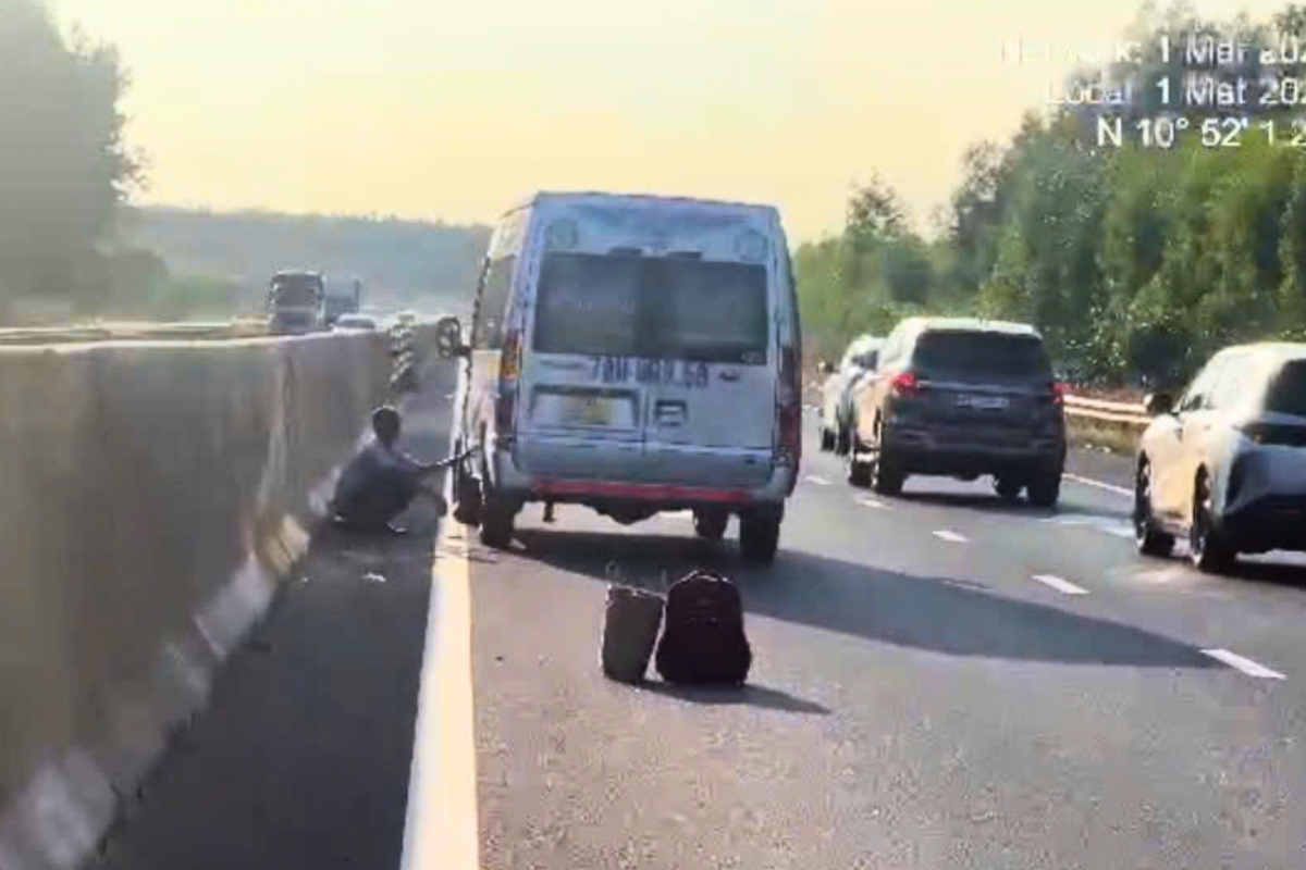 csgt chi ra loi cua tai xe khi xe gap su co tren cao toc, co the bi phat nang hinh anh 2