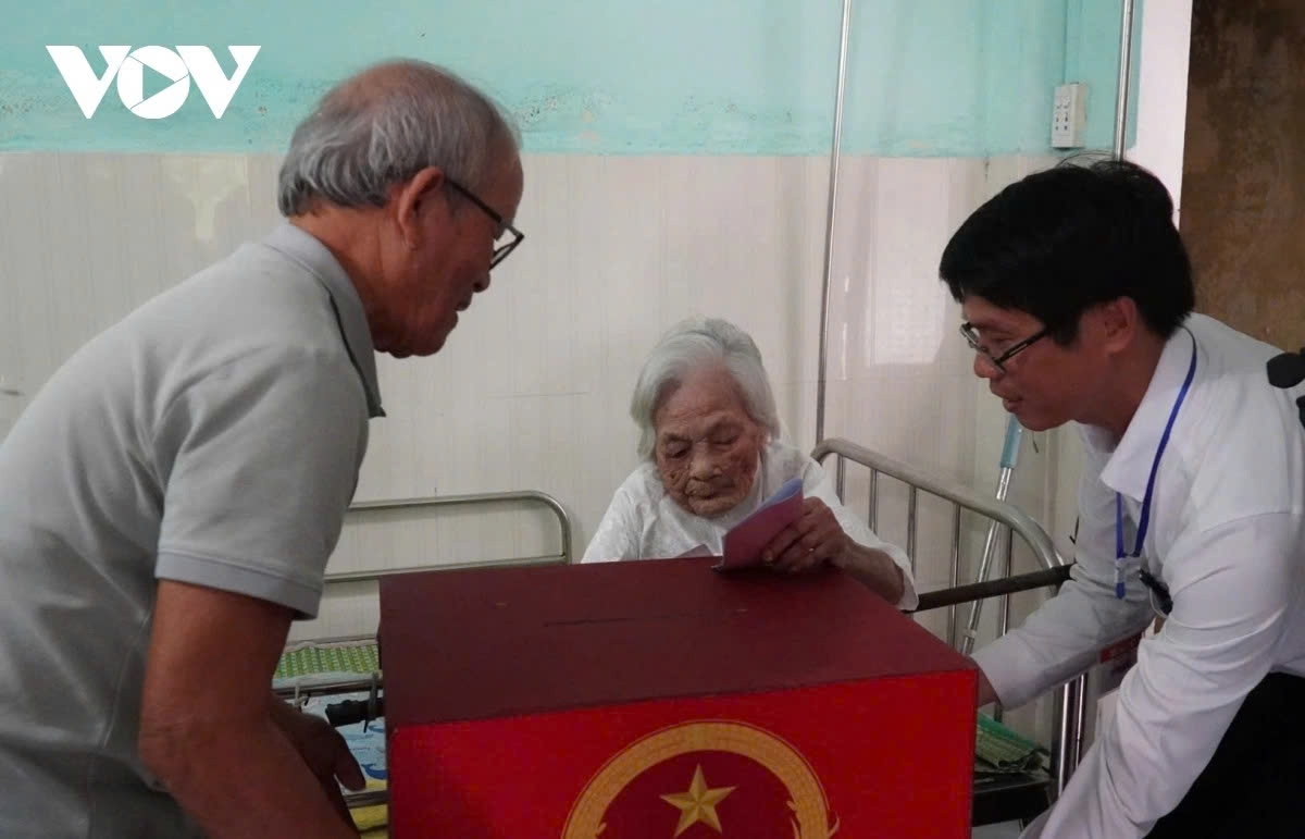 ky vong thao go diem nghen the che qua la phieu cu tri hinh anh 2