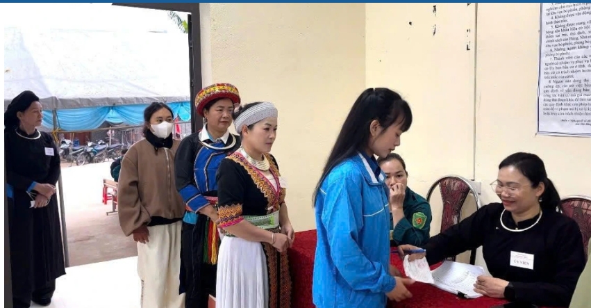 cu tri gui gam ky vong qua la phieu hinh anh 2