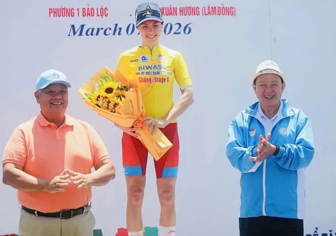 komina marina holds yellow jersey of biwase tour of vietnam 2026 picture 1
