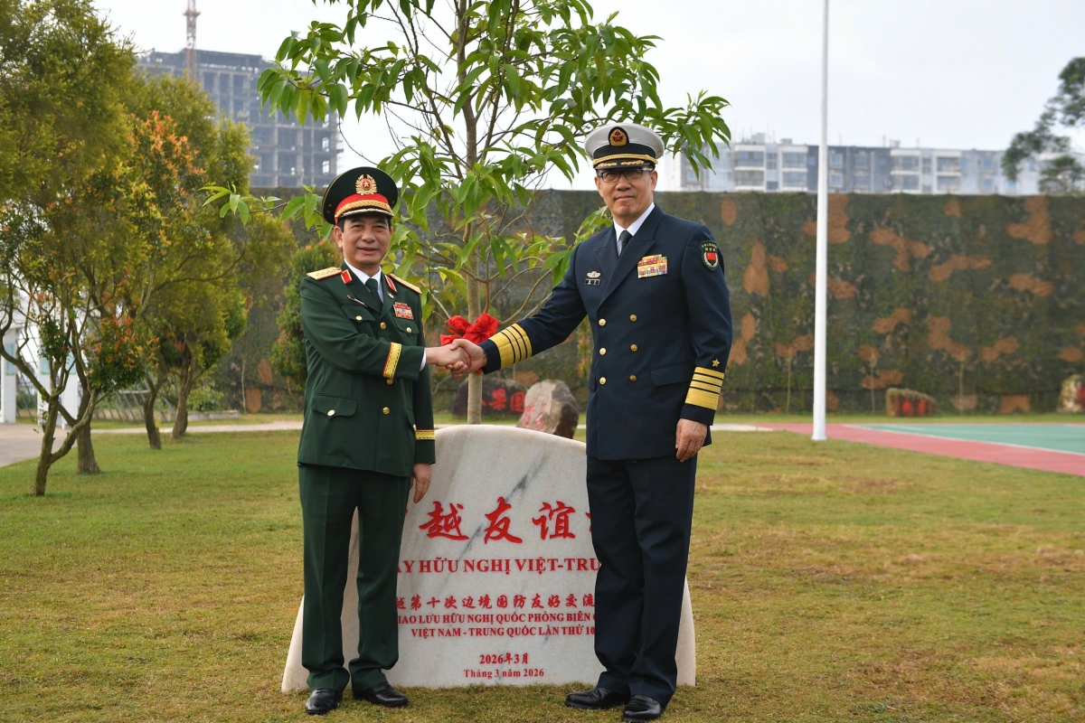 Dai tuong phan van giang va Doan dai bieu viet nam sang tham du nhieu hoat dong tai trung quoc hinh anh 9