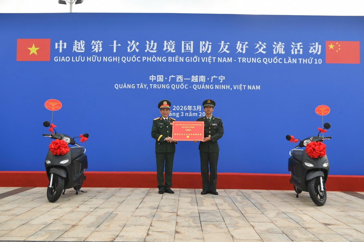 Dai tuong phan van giang va Doan dai bieu viet nam sang tham du nhieu hoat dong tai trung quoc hinh anh 14