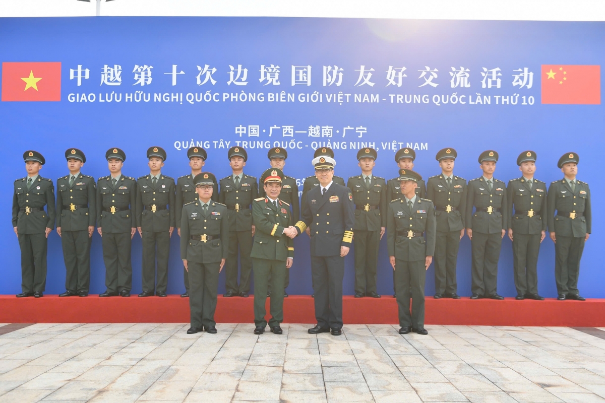 Dai tuong phan van giang va Doan dai bieu viet nam sang tham du nhieu hoat dong tai trung quoc hinh anh 15