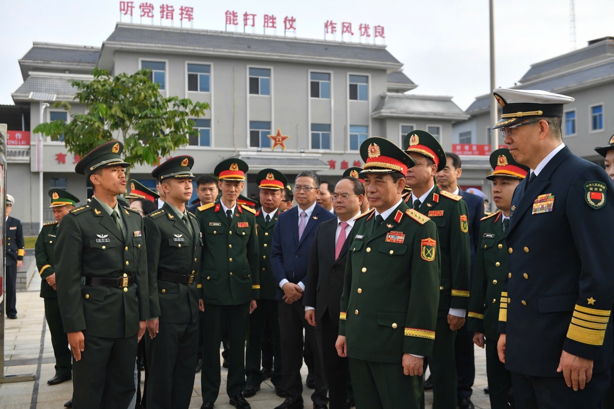 Dai tuong phan van giang va Doan dai bieu viet nam sang tham du nhieu hoat dong tai trung quoc hinh anh 12