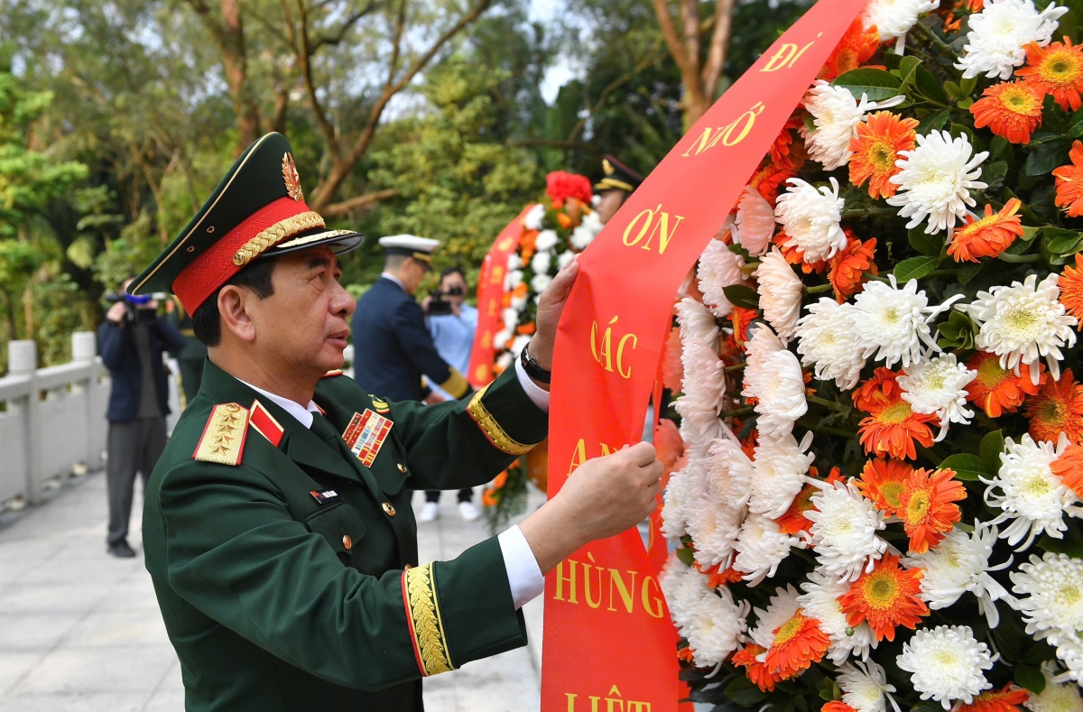 Dai tuong phan van giang va Doan dai bieu viet nam sang tham du nhieu hoat dong tai trung quoc hinh anh 18