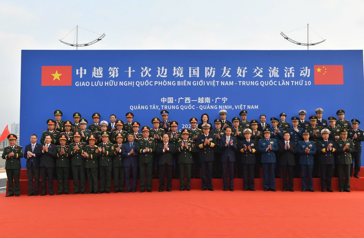 Dai tuong phan van giang va Doan dai bieu viet nam sang tham du nhieu hoat dong tai trung quoc hinh anh 7