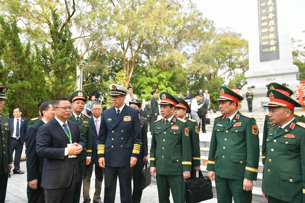 Dai tuong phan van giang va Doan dai bieu viet nam sang tham du nhieu hoat dong tai trung quoc hinh anh 21