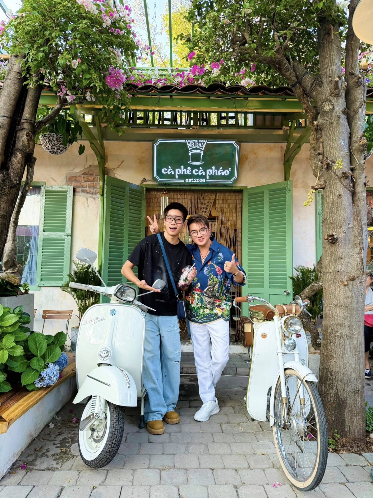 sao viet 25 3 Doan van hau gay bao like voi anh len tuyen cung Dinh trong hinh anh 10