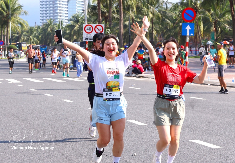 vietnamese runners shine at da nang international marathon 2026 picture 1